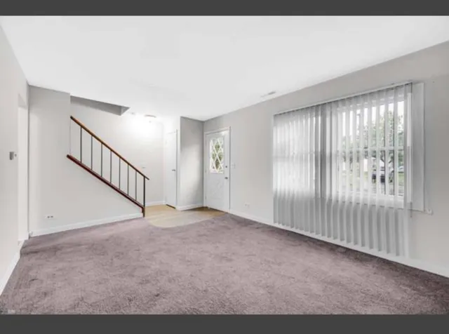 $2,400 | 1765 Short Avenue, Streamwood, IL 60107