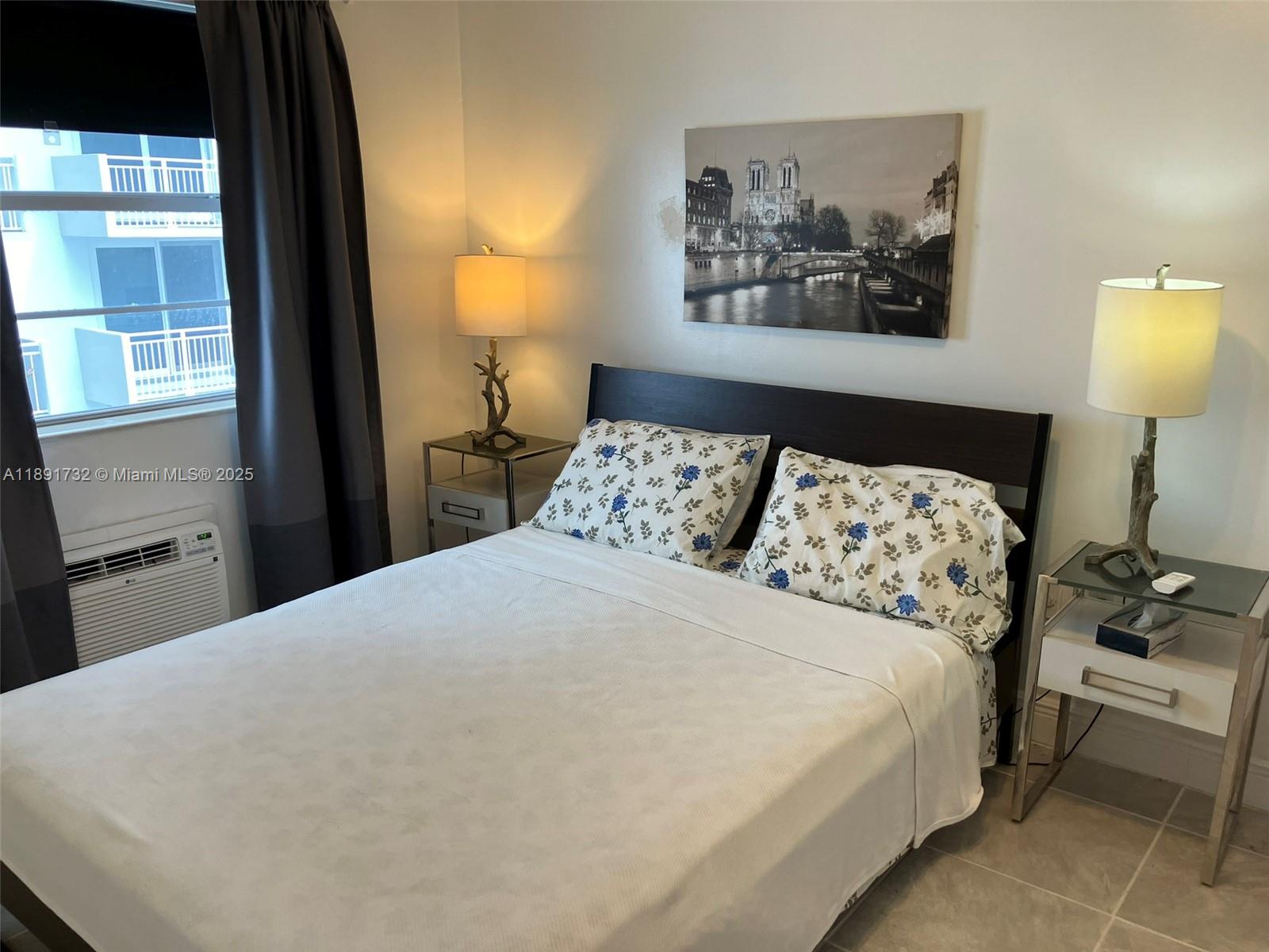 335 Ocean Drive, Unit 306 Miami Beach, FL 33139 - Photo 17 of 34 a bedroom with a bed and a painting on the wall