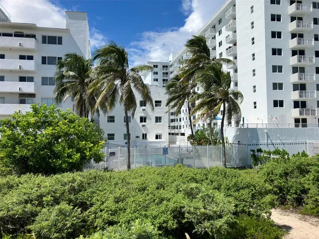 $465,000 | 335 Ocean Drive, Unit 306, Miami Beach, FL 33139