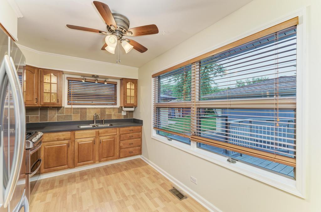 42 Highview Avenue Addison, IL 60101 - Photo 8 of 33