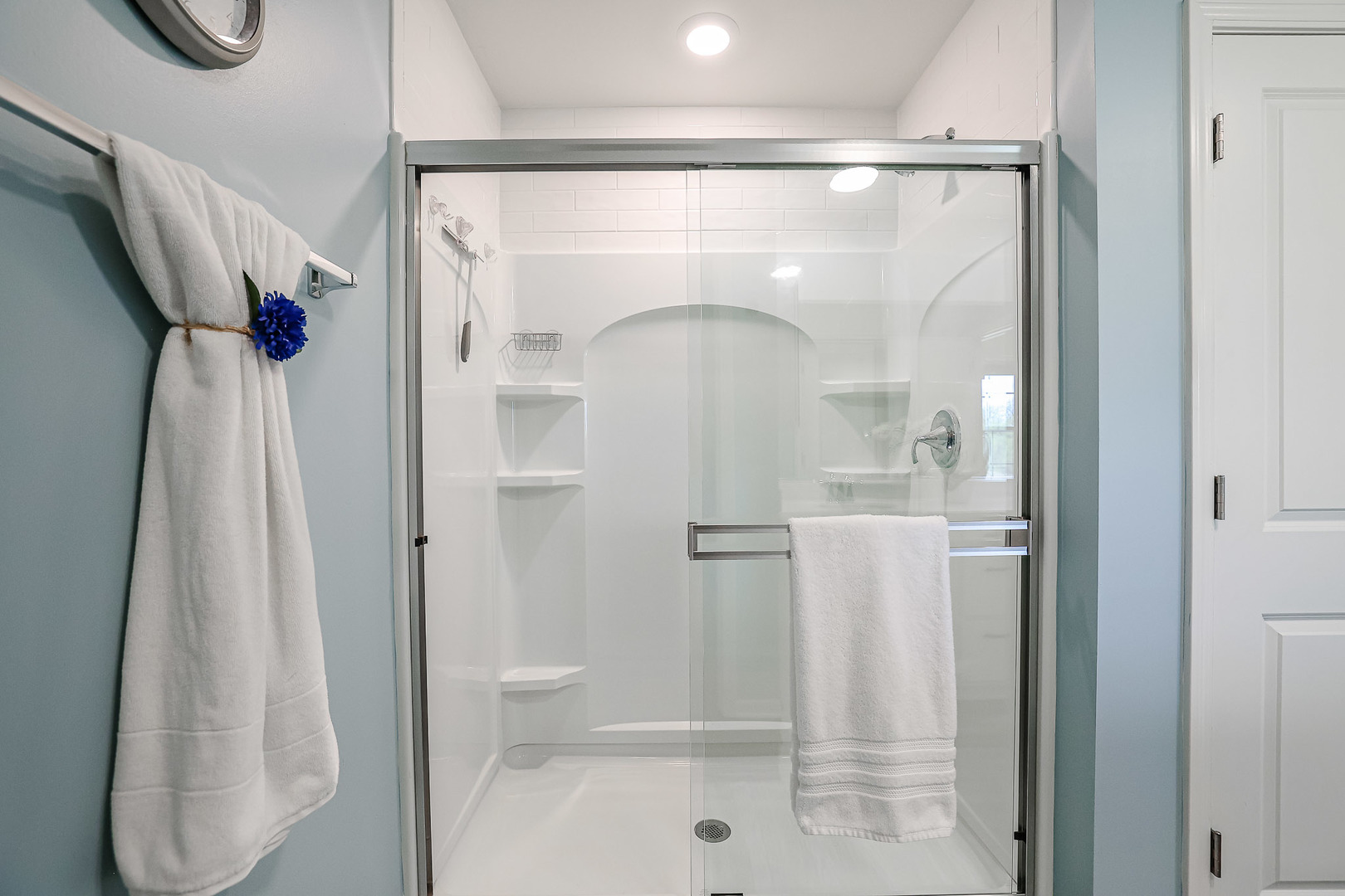 216 North Barry Road South Elgin, IL 60177 - Photo 20 of 50 a bathroom with a shower and a toilet