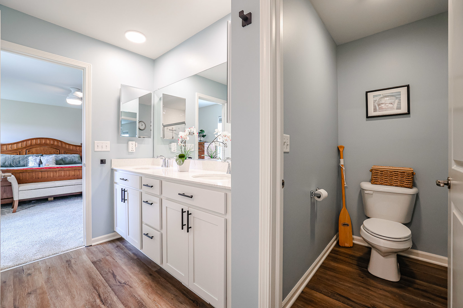 216 North Barry Road South Elgin, IL 60177 - Photo 21 of 50 a en suite bathroom with a toilet a sink and a mirror