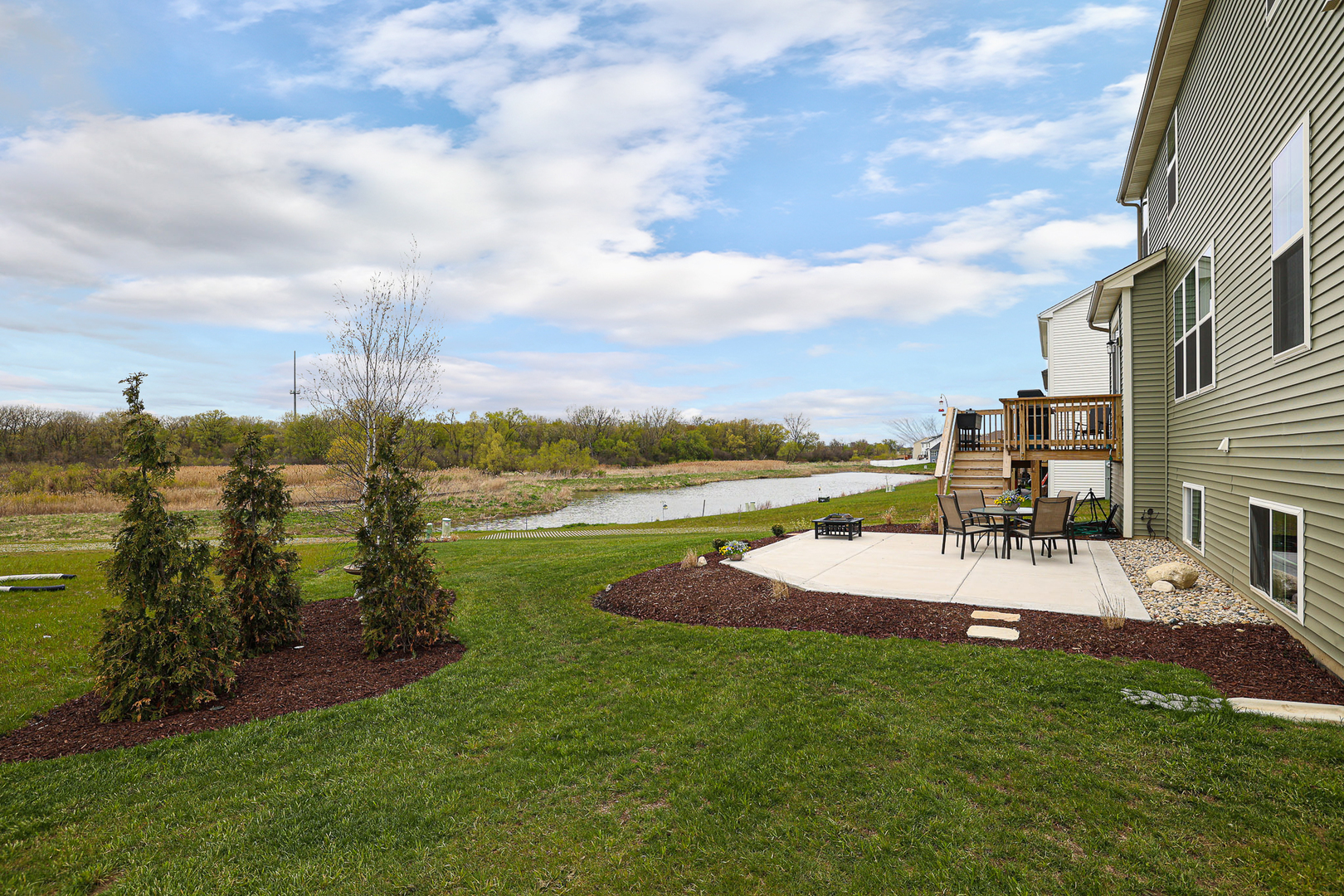 216 North Barry Road South Elgin, IL 60177 - Photo 38 of 50 a view of a swimming pool with a yard