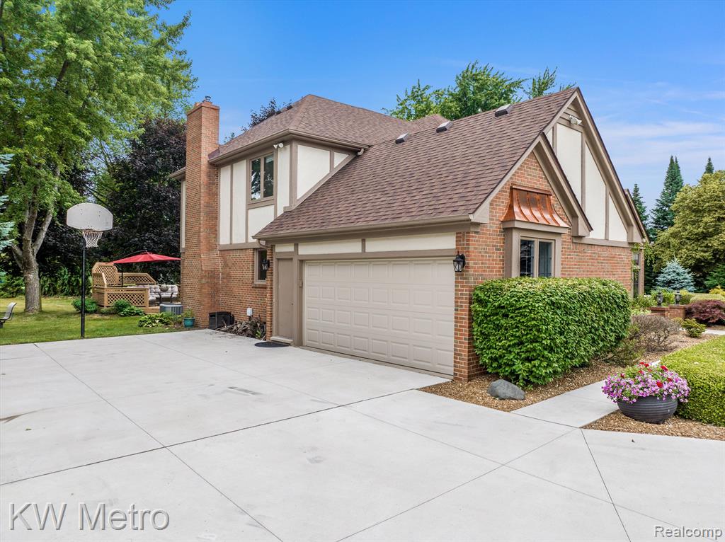 1372 Sherborn Court Rochester Hills, MI 48306 - Photo 36 of 48