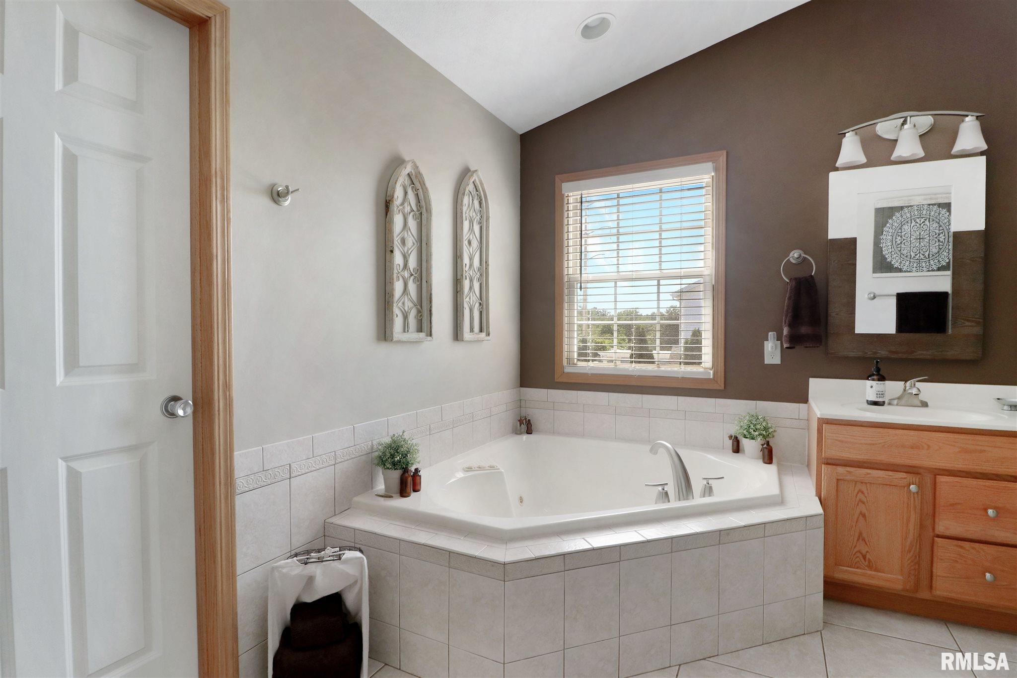 1606 Sycamore Washington, IL 61571 - Photo 19 of 38 Gallery Image 19
