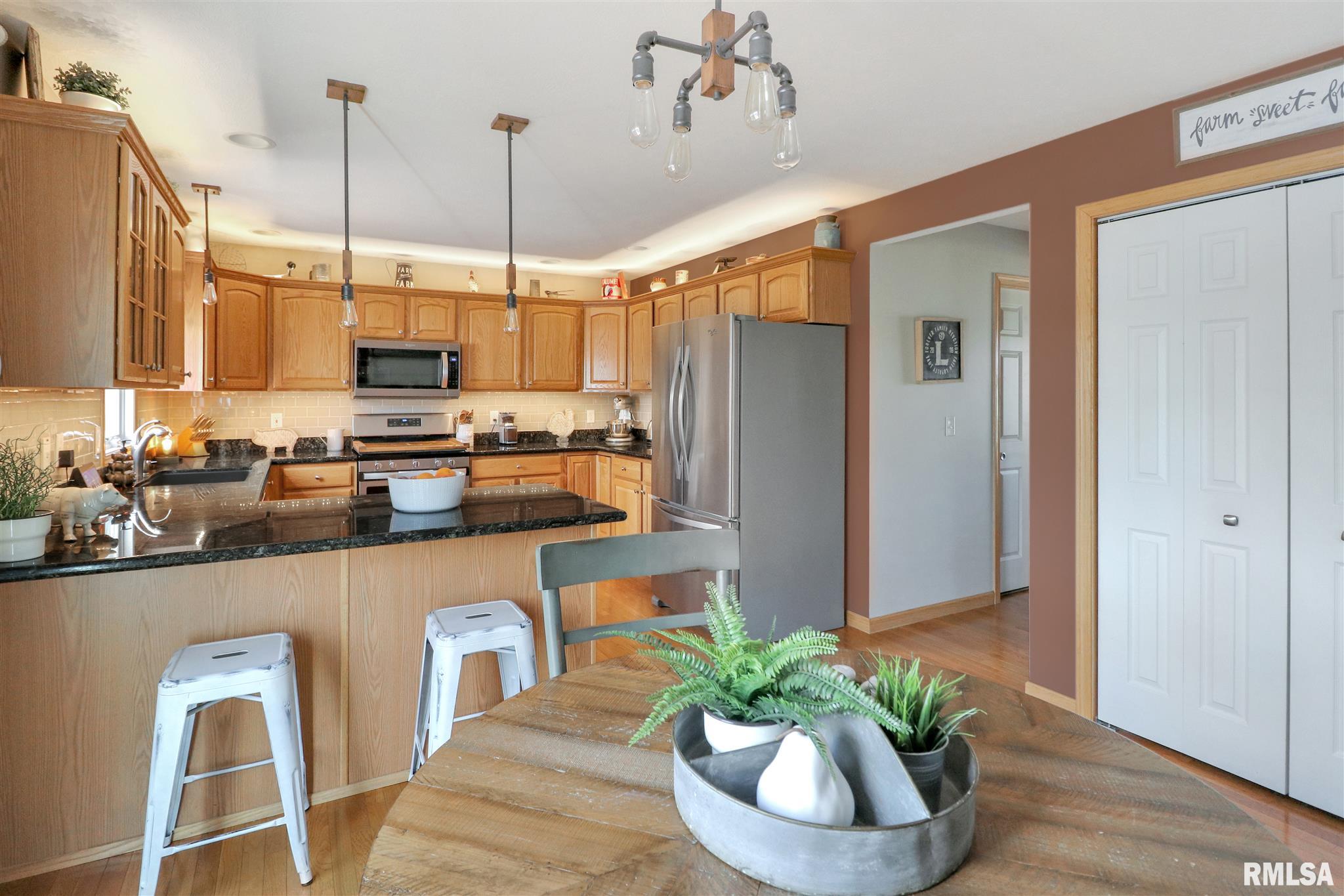 1606 Sycamore Washington, IL 61571 - Photo 10 of 38 Gallery Image 10