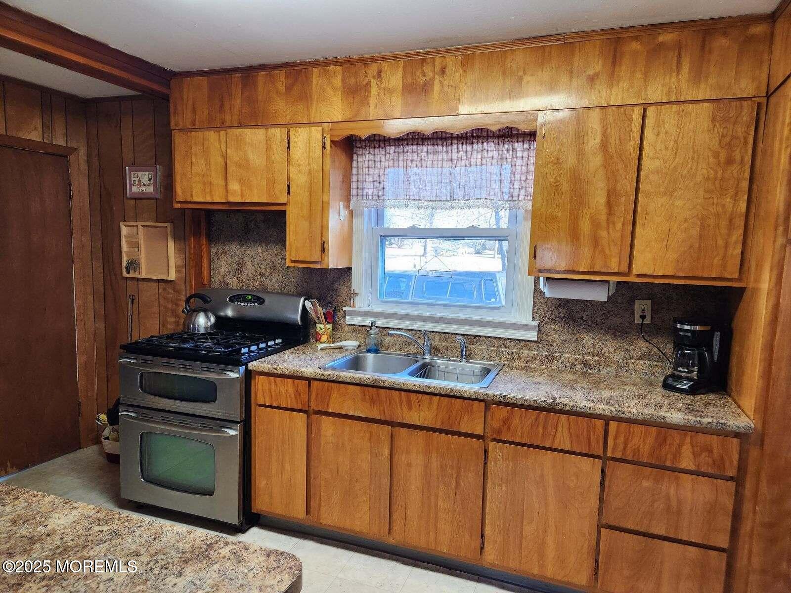 314 West Farms Road Farmingdale, NJ 07727 - Photo 14 of 18 1000013940