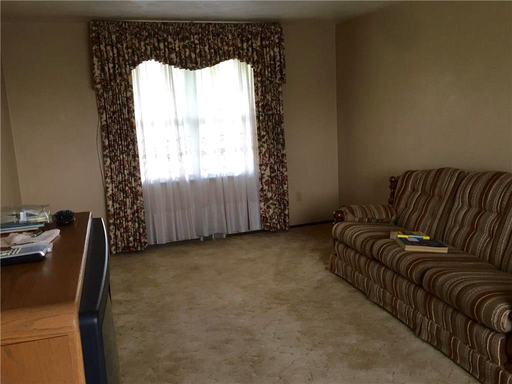 30 Dover Road Irwin, PA 15642 - Photo 15 of 25 Family room
