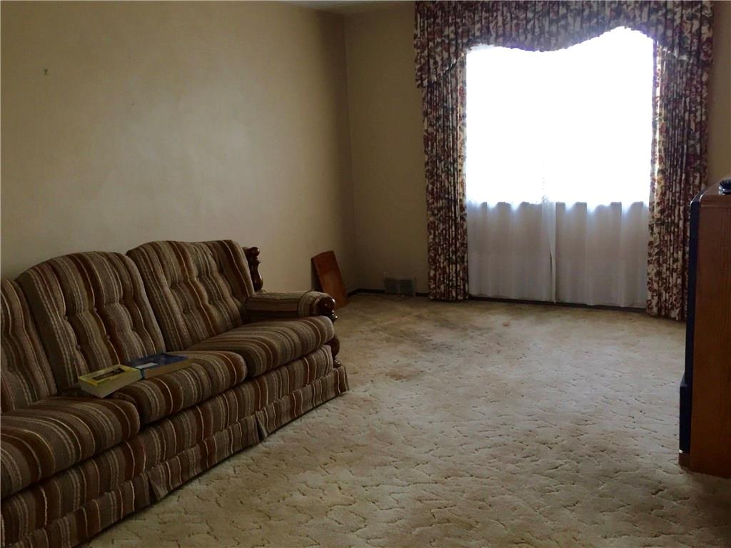 30 Dover Road Irwin, PA 15642 - Photo 16 of 25 Family Room