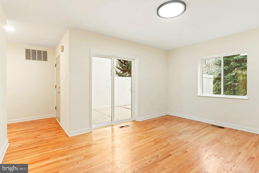 1565 Inlet Court Reston, VA 20190 - Photo 13 of 52