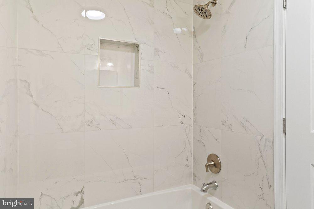 1565 Inlet Court Reston, VA 20190 - Photo 32 of 52