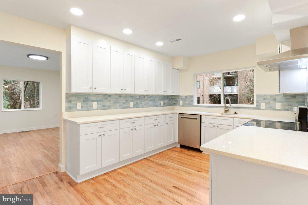 1565 Inlet Court Reston, VA 20190 - Photo 6 of 52