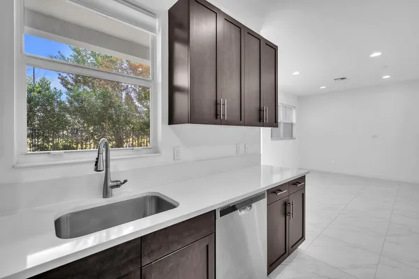$3,625 | 6947 Pines Circle, Unit 21, Coconut Creek, FL 33073