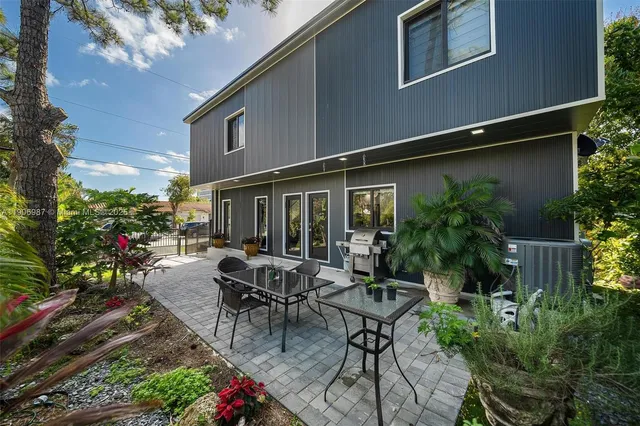 $799,900 | 2692 Southwest 31st Avenue, Miami, FL 33133