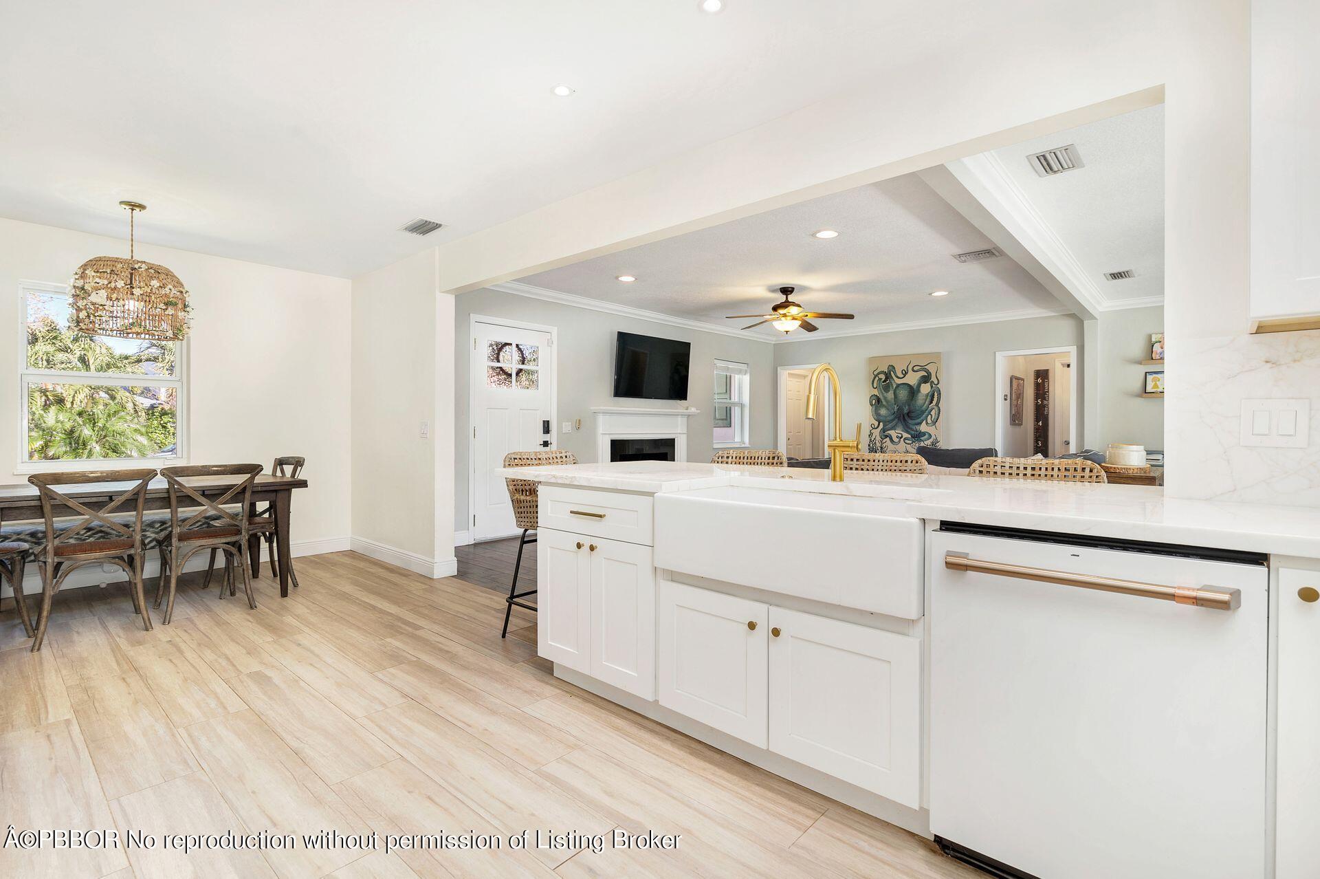 356 Potter Road West Palm Beach, FL 33405 - Photo 10 of 24 a view of kitchen with sink and dining area
