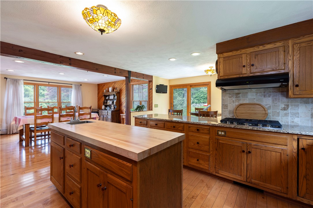 71 Phillips Lane Glocester, RI 02829 - Photo 6 of 48