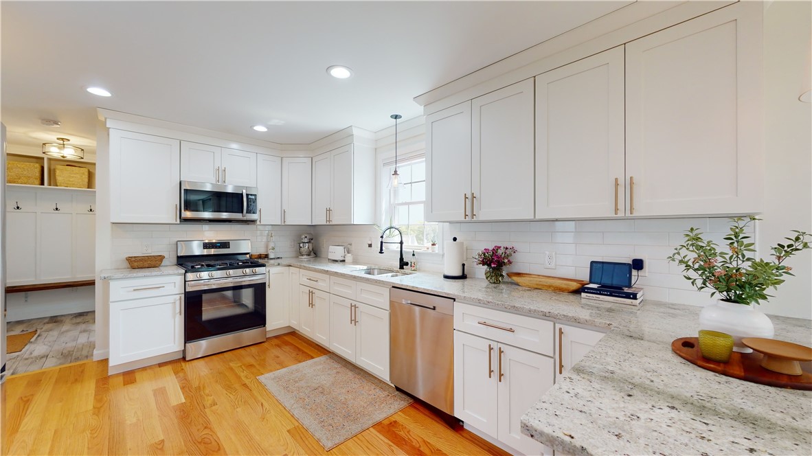 634 Natick Avenue Cranston, RI 02921 - Photo 16 of 30