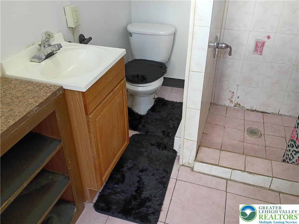 24 North 13th Street Allentown, PA 18102 - Photo 27 of 38 1st Floor Bathroom