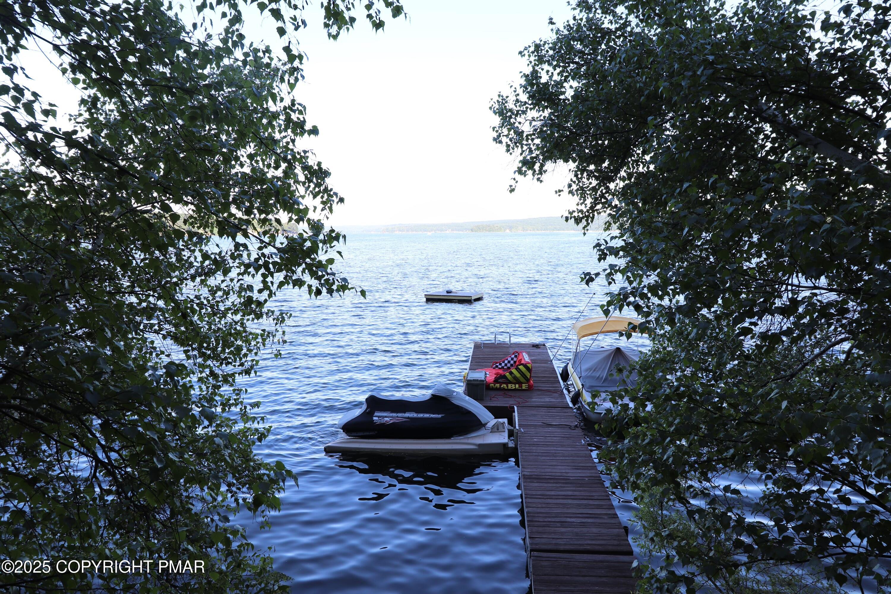 101 Antler Rdg Court Hawley, PA 18428 - Photo 10 of 36 a view of deck and entertaining space