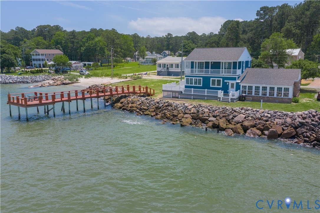 154 Riverside Drive Deltaville, VA 23043 - Photo 5 of 38 a view of a house with garden and a pond