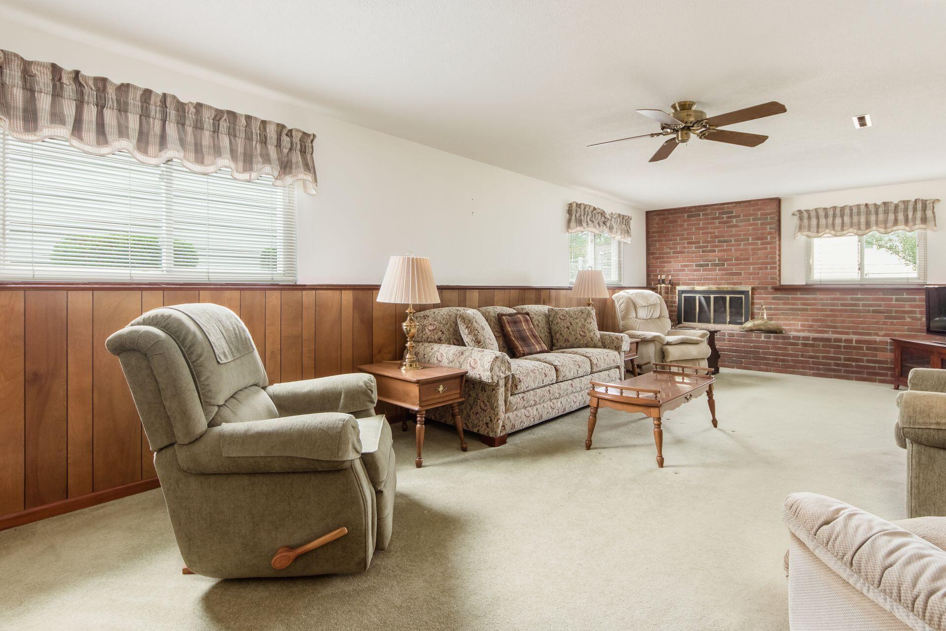 4811 Manitoba Road Columbus, OH 43229 - Photo 22 of 35 Family Room