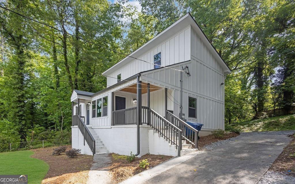 1080 Westmont Road Southwest Atlanta, GA 30310 - Photo 2 of 15 a view of a house with backyard