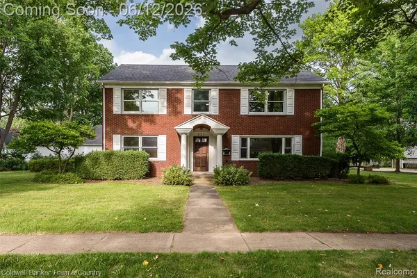 $499,900 | 221 South Tompkins Street, Howell, MI 48843