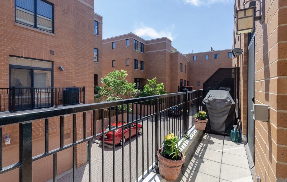 1125 West Monroe Street Chicago, IL 60607 - Photo 22 of 49 a view of a balcony with potted plants