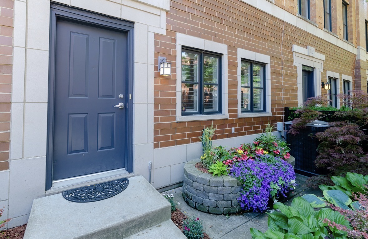 1125 West Monroe Street Chicago, IL 60607 - Photo 3 of 49 a front view of a house