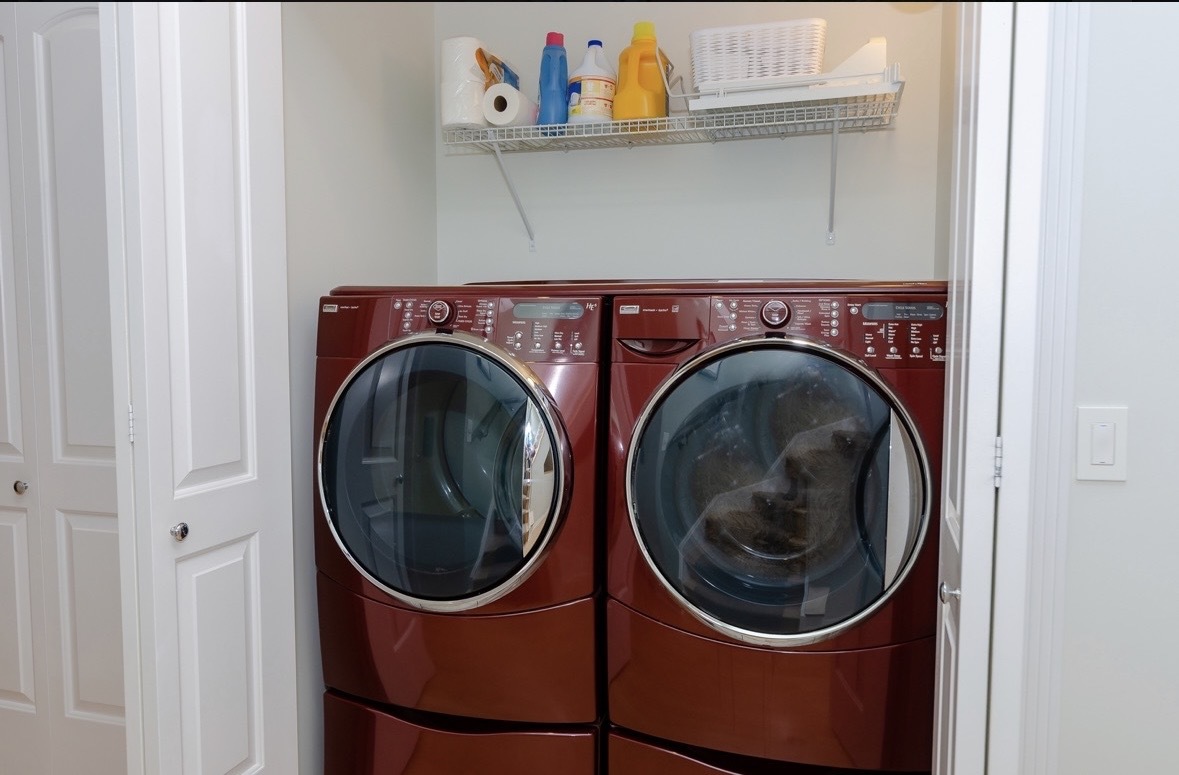 1125 West Monroe Street Chicago, IL 60607 - Photo 43 of 49 a utility room with dryer and washer