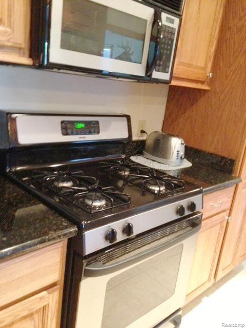 18980 27 Mile Road Ray, MI 48096 - Photo 5 of 13 #5 kitchen.jpg