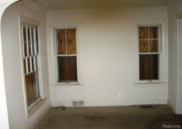 10407 Roxbury Street Detroit, MI 48224 - Photo 3 of 4 261-837076 - Living Area