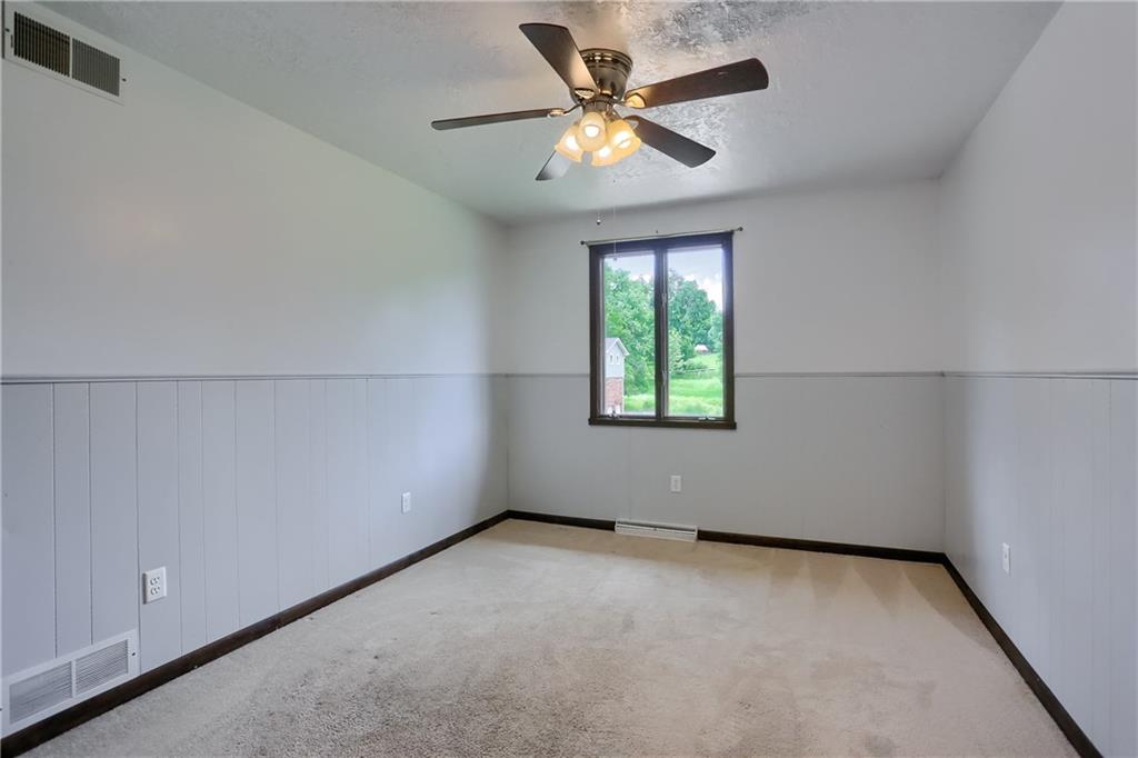 106 Colonial Way Aliquippa, PA 15001 - Photo 23 of 50