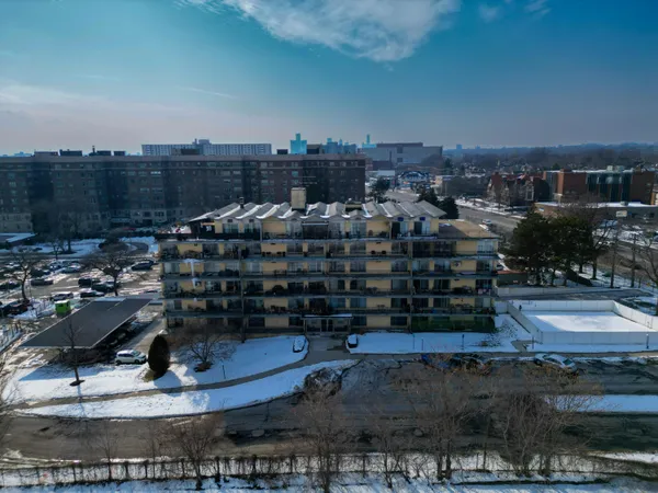 $125,000 | 8300 East Jefferson Avenue, Unit 104, Detroit, MI 48214