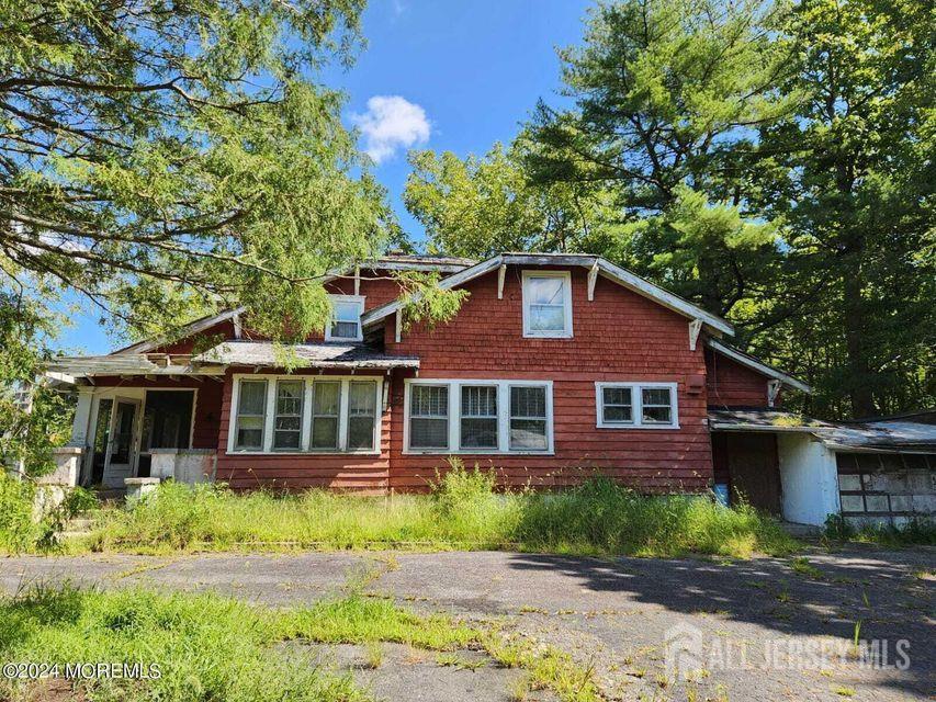 465 Lakewood Farmingdale Road Howell, NJ 07731 - Photo 5 of 17 front view of a house with a yard
