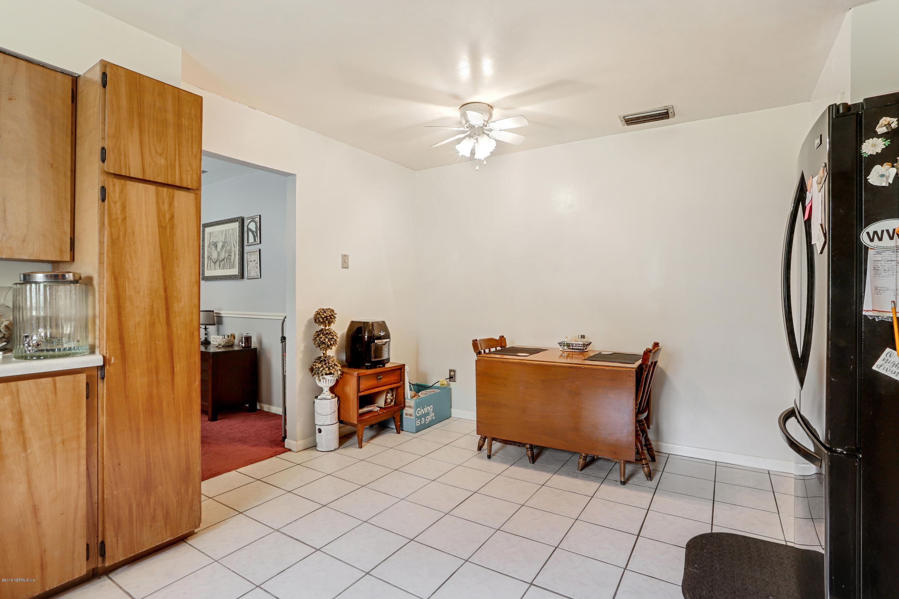 986 Bea Lane Jacksonville, FL 32220 - Photo 22 of 42 a room with furniture and a mirror