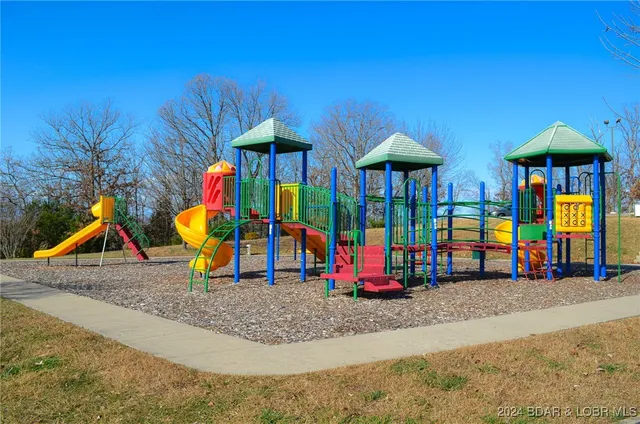 $4,950 | Lot 1015 Nassau Drive, Four Seasons, MO 65049