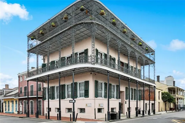 $2,100 | 716 Dauphine Street, Unit 1A, New Orleans, LA 70116