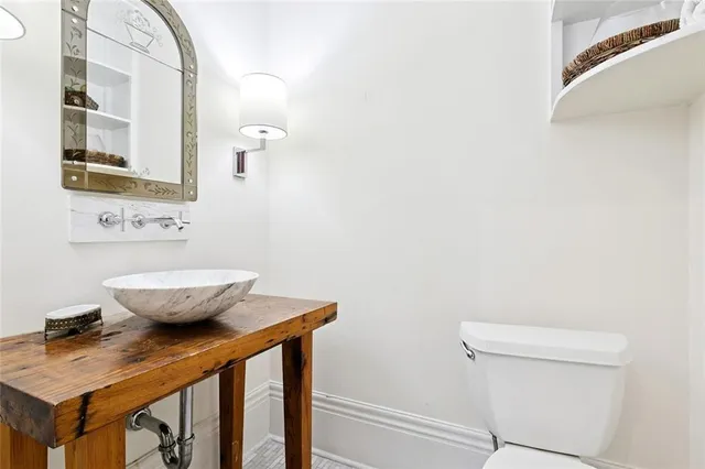 $2,100 | 716 Dauphine Street, Unit 1A, New Orleans, LA 70116