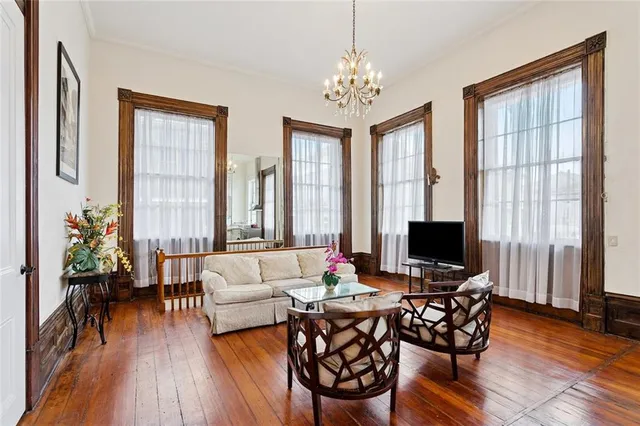 $2,100 | 716 Dauphine Street, Unit 1A, New Orleans, LA 70116