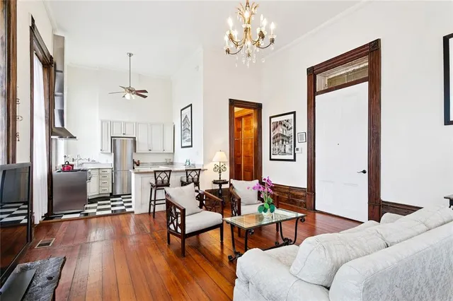 $2,100 | 716 Dauphine Street, Unit 1A, New Orleans, LA 70116