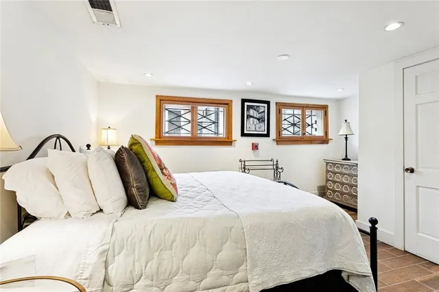 $2,100 | 716 Dauphine Street, Unit 1A, New Orleans, LA 70116