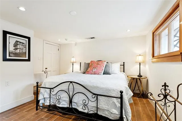 $2,100 | 716 Dauphine Street, Unit 1A, New Orleans, LA 70116