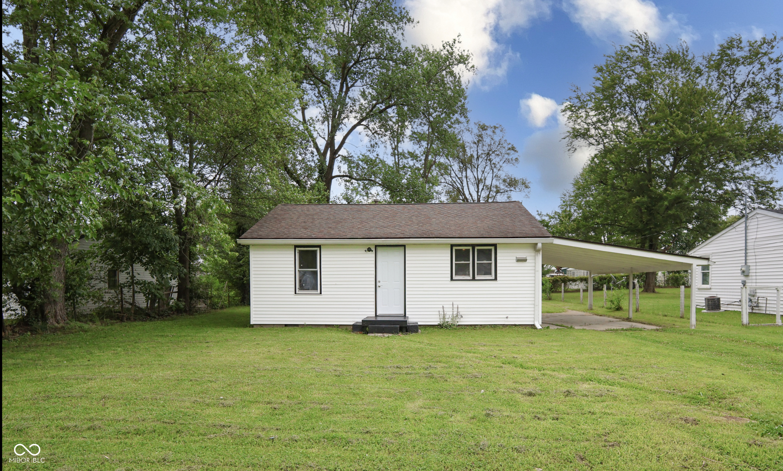 523 Patterson Road Columbus, IN 47203 - Photo 2 of 23 Gallery Image 2