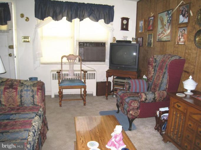 1220 Haverhill Road Baltimore, MD 21229 - Photo 2 of 10 Living Room