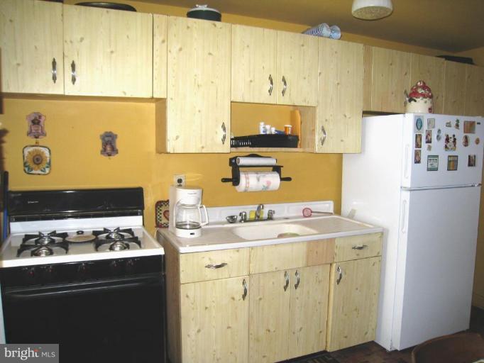 1220 Haverhill Road Baltimore, MD 21229 - Photo 6 of 10 Kitchen