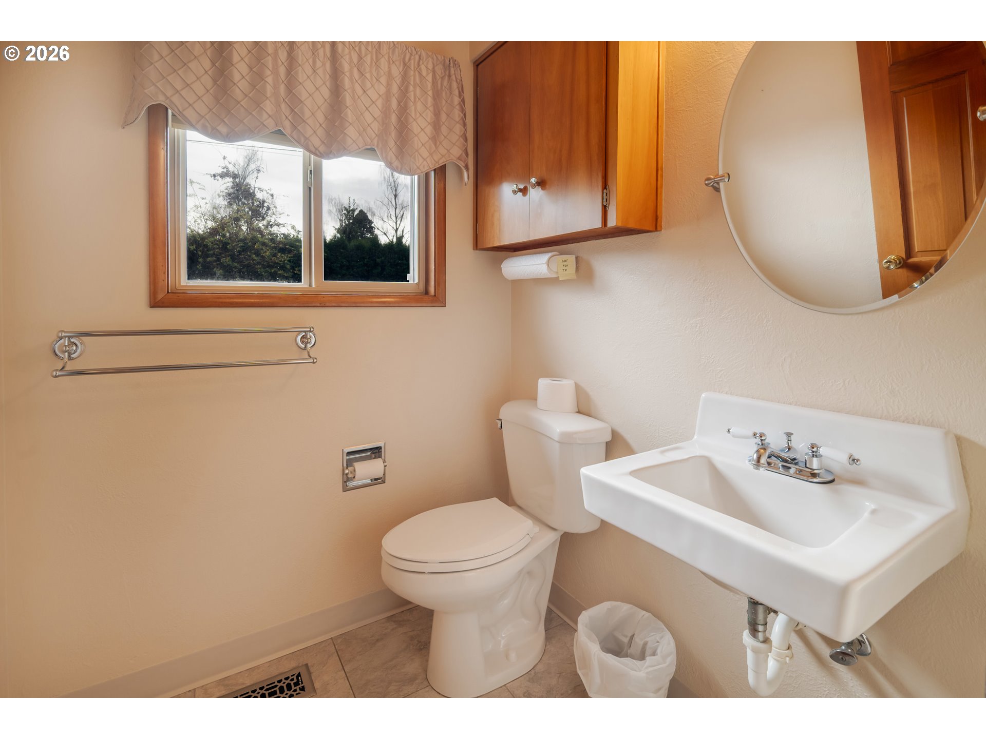 4290 Ivory Way Northeast Salem, OR 97305 - Photo 18 of 42 a bathroom with a toilet sink and mirror