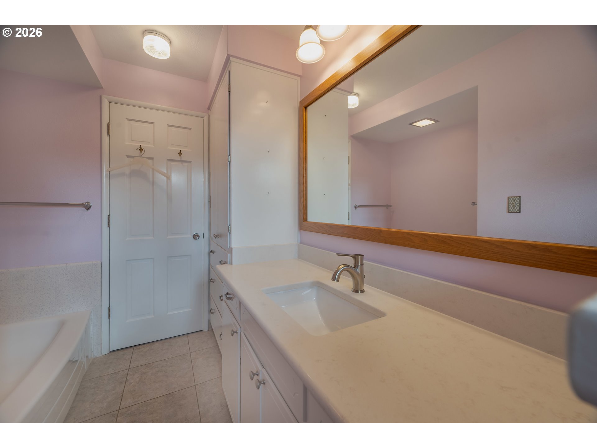 4290 Ivory Way Northeast Salem, OR 97305 - Photo 25 of 42 a bathroom with a sink and a mirror