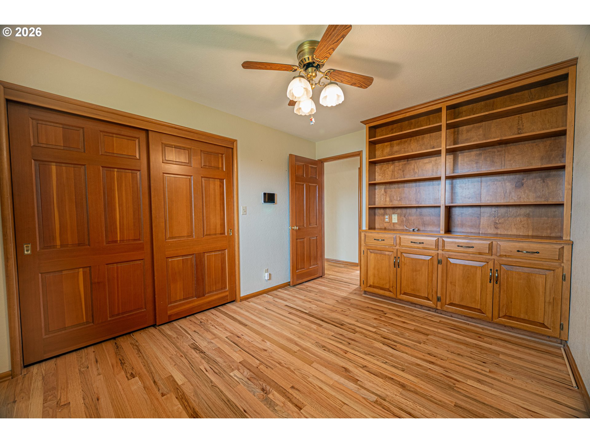 4290 Ivory Way Northeast Salem, OR 97305 - Photo 27 of 42 a view of empty room with wooden floor and cabinet
