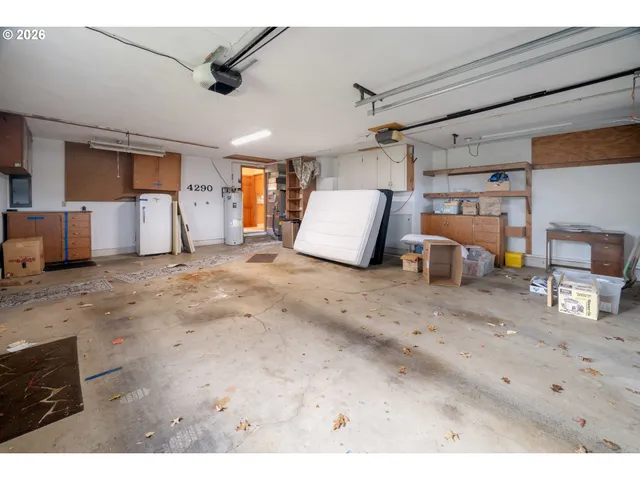 a view of back yard of the house